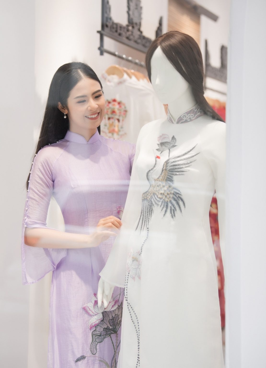 Hoa hậu Ngọc Hân khai trương cửa hàng áo dài