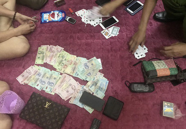 Vĩnh Long bắt quả tang nhóm người đánh bạc ăn tiền